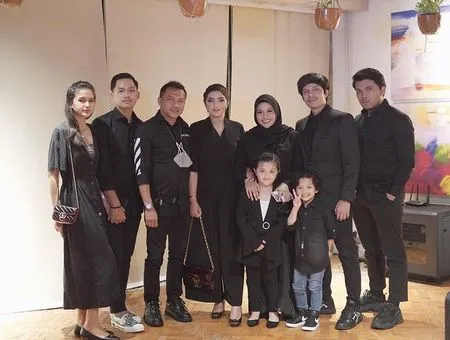9 Potret Gaya Arsy Hermansyah di Ulang Tahun Azriel yang Bikin Netizen Gemas, Pakai Blazer Mirip CEO Cilik