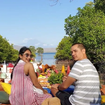 9 Potret Harmonis Keluarga Happy Salma Bahagia Tinggal Di Bali Jauh Dari Gosip Miring Kapanlagi Com