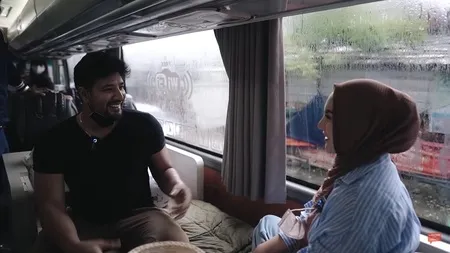 9 Potret Irish Bella dan Ammar Zoni Sewa Bus Mewah Buat Liburan, Karaoke Sampai Barbeque Dinner di Atas Tol Trans Jawa