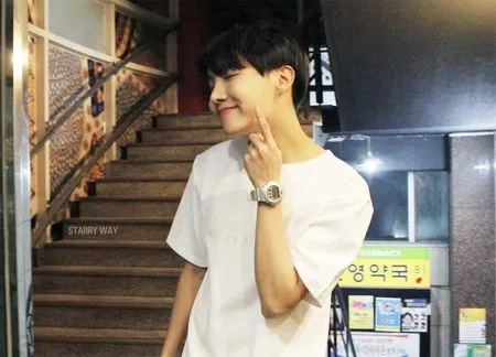 9 Potret J-Hope BTS yang Boyfriend Material Banget, Manisnya Bikin Senyum-senyum Sendiri