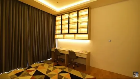 9 Potret Kamar Tidur Anak Titi Kamal dan Christian Sugiono di Rumah Baru, Dinding Seru Penuh Mural - Serasa di Luar Angkasa Saat Malam Hari