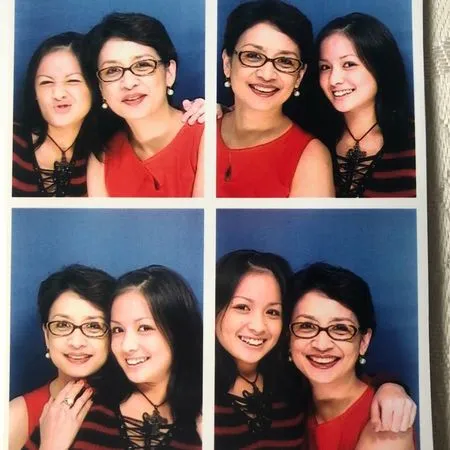 9 Potret Kebersamaan Joanna Alexandra Bareng Ibunda yang Kompak Abis, Sering Foto Berdua di Photo Booth - Wajah Imut Jadi Sorotan