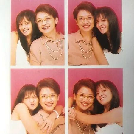 9 Potret Kebersamaan Joanna Alexandra Bareng Ibunda yang Kompak Abis, Sering Foto Berdua di Photo Booth - Wajah Imut Jadi Sorotan