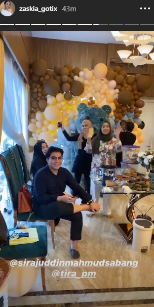 9 Potret Kegiatan Zaskia Gotik Di Kampung Halaman Suami Karaoke Bareng Keluarga Kunjungi Rumah Kakak Ipar Kapanlagi Com