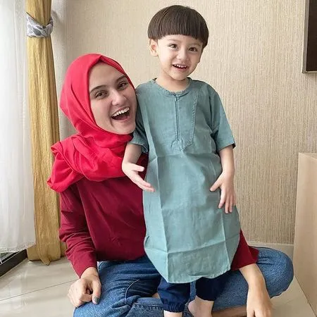 9 Potret Keriym, Putra Kedua Zee Zee Shahab yang Ganteng Menggemaskan dan Jarang Tersorot