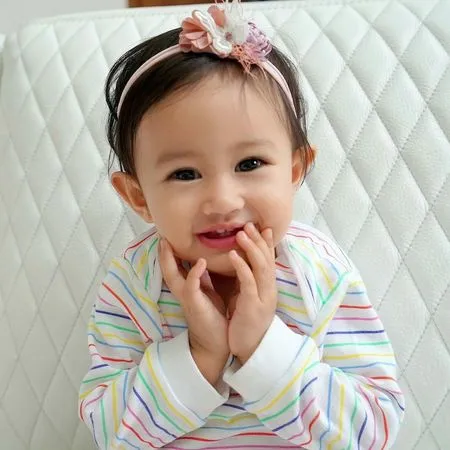 9 Potret Khalisa Aghnia, Anak Kartika Putri yang Cantik Sejak Kecil - Tingkahnya Sering Bikin Netizen Gemas