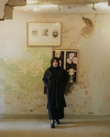 9 Potret Kisah Risa Saraswati, Penulis dan Penyanyi yang Mampu Berkomunikasi dengan Makhluk Gaib - Bersahabat Dengan Hantu Anak Belanda