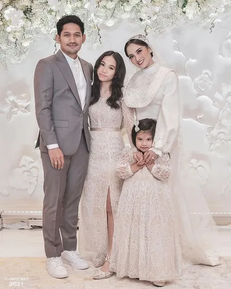 9 Potret Kompak Ibnu Jamil Bersama 2 Anak Perempuan Ririn Ekawati, Jadi Sosok Ayah Seru dan Penyayang
