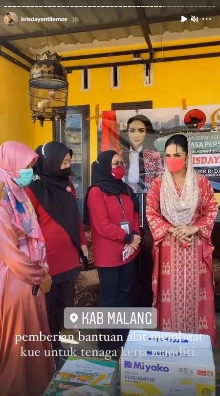 9 Potret Krisdayanti Meninjau Lokasi Pengungsian Korban Gempa di Malang, Penampilannya Curi Perhatian