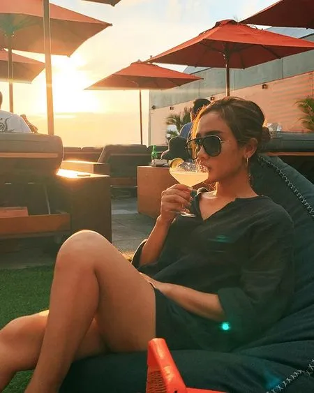 9 Potret Liburan Eksotis Cita Citata di Bali, Nikmati Indahnya Sunset - Pesta Halloween