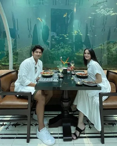 9 Potret Liburan Romantis Ibnu Jamil dan Ririn Ekawati di Bali, Berasa Bulan Madu Kedua