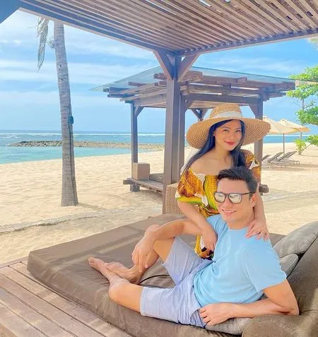 9 Potret Liburan Titi Kamal Dan Christian Sugiono Di Bali Romantis Mandi Bareng Kapanlagi Com<script async src=