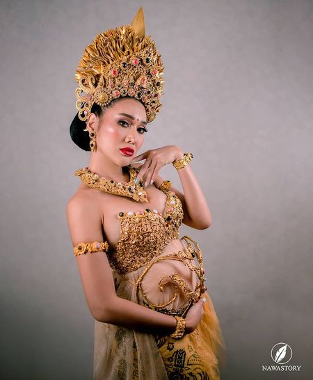 9 Potret Lucinta Luna Jalani Maternity Shoot Usung Adat Bali, Pamer Perut Buncit - Cium Pasangan