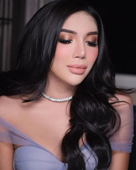 9 Potret Millen Cyrus Saat Kondangan ke Pernikahan Selebgram Putry Pandian, Stunning Pakai Gaun Belahan Tinggi - Wajah Cantik Disebut Ashanty Banget
