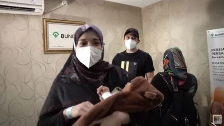 9 Potret Momen Kepulangan Baby Ukkasya Anak Zaskia Sungkar Dari Rumah Sakit, Disambut Hangat Oleh Keluarga Shireen
