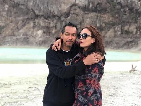 9 Potret Ony Seroja Istri Ridho Slank, Masih Tetap Awet Muda dan Punya Badan Singset di Usia 45 Tahun