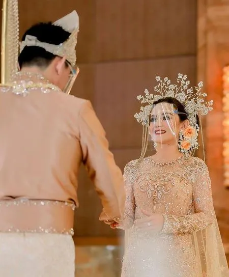 9 Potret Penampilan Citra Monica Istri Ifan Seventeen di Acara Resepsi, Aura Cantik Disebut Mirip Mendiang Dylan Sahara