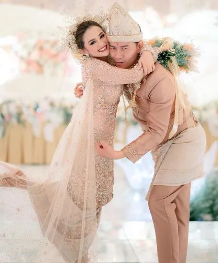 9 Potret Penampilan Citra Monica Istri Ifan Seventeen di Acara Resepsi, Aura Cantik Disebut Mirip Mendiang Dylan Sahara