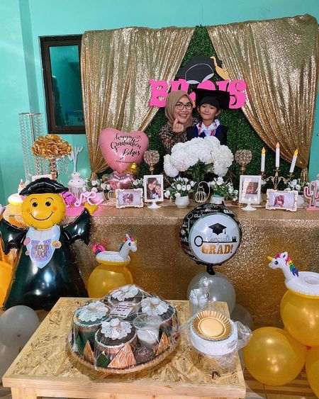 9 Potret Perayaan Sederhana Wisuda Online Bilqis Putri Ayu Ting Ting Dekorasi Serba Emas Jadi Sorotan Kapanlagi Com Cara membuat lemari dapur dari triplek sederhana. 9 potret perayaan sederhana wisuda