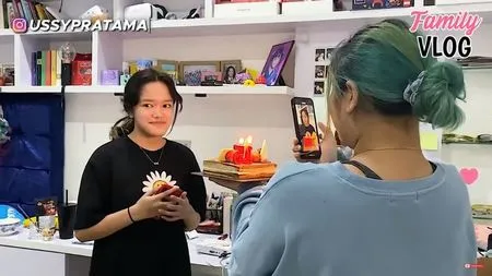 9 Potret Perayaan Ulang Tahun ke-15 Ara Anak Ussy Sulistiawaty, Tak Dihadiri Sang Bunda - Dapat Kado Buket Uang Mewah