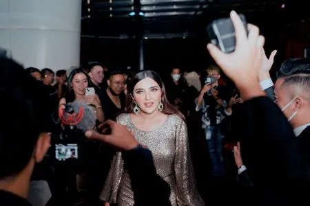 9 Potret Pesta Kejutan Ulang Tahun Ashanty, Bahagia Peluk Bumil Cantik Aurel Hermansyah - Berfoto Bareng Calon Menantu