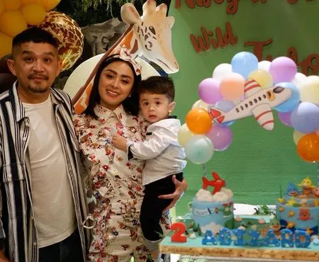 9 Potret Pesta Ulang Tahun Abizard Anak Selvi Kitty, Usung Tema Hutan Rimba - Dirayakan Bareng Anniversary
