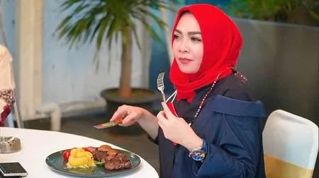 9 Potret Restoran Baru Rieta Amilia, Rekrut Chef Bule - Bikin Live Cooking