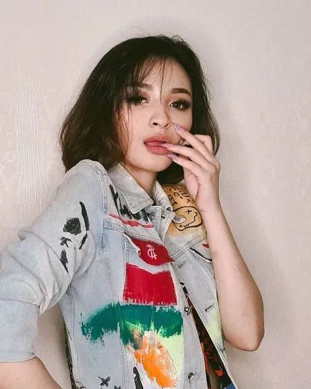 9 Potret Revina Vt Mantan Pacar Young Lex Makin Cantik Dan Suka Pakai Baju Seksi Kapanlagi Com