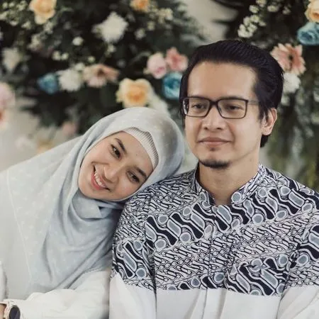 9 Potret Romantis Dimas Seto dan Dhini Aminarti, Selalu Mesra dalam 11 Tahun Pernikahan - Netizen Doakan Lekas Dapat Momongan