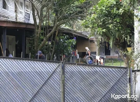 9 Potret Rumah Gideon Tengker Di Kawasan Puncak Bogor Desain Unik Khas Milik Seniman Kapanlagi Com