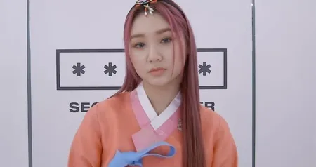 9 Potret SECRET NUMBER Pakai Hanbok, Anggun Bak Putri Kerajaan - Tetap Energik Tampilkan Lagu 'Got That Boom'