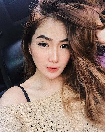 9 Potret Shanice Margaretha Pamerkan Pundak Cantiknya, Bintang Sinetron 'NALURI HATI' Ini Selalu Glowing!