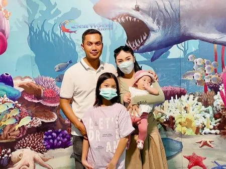 9 Potret Sirajuddin Mahmud Suami Zaskia Gotik Momong Anak, Papa Siaga yang Siap Manjakan 2 Putrinya