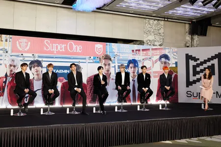 9 Potret SuperM Ganteng Berjas di Konferensi Pers 'SUPER ONE', Bak Serbuk Berlian Bikin Silau