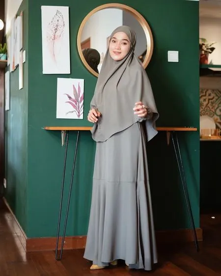 9 Potret Terbaru Ririe Fairus yang Makin Cantik Setelah Jadi Janda, Sempat Dihujat Karena Kenakan Baju Bersimbol Iluminati dan Kini Laris Banyak Diendorse