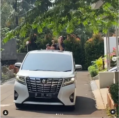 9 Potret Ulang Tahun Aqila Anak Zaskia Gotik yang Dirayakan Di Pinggir Jalan, Bahagia Sederhana - Netizen Fokus Pada Wajah Anak yang Ketutupan Kue