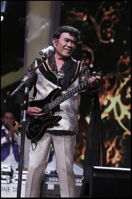 9 Pria yang Jatuh dalam Pesona Angel Lelga, Rhoma Irama Si Raja Dangdut - Kompol Fahrul Sudiana Kapolsek Kembangan