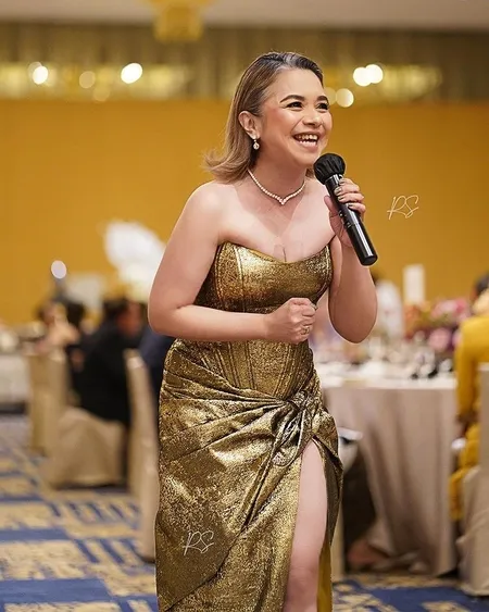 Aging Gracefully, Ruth Sahanaya Cantik Kebangetan di Usia 55 Tahun - Santai Pamer Uban