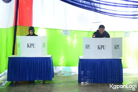 Agus Yudhoyono Annisa Pohan Kompak Serba Hitam Saat Nyoblos Kapanlagi Com
