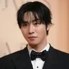 Ahn Hyo Seop di Red Carpet Oscar 2026, Si Jinu Ganteng Pakai Tuxedo