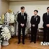 Ahn Sung Ki Meninggal Dunia, Lee Jung Jae & Jung Woo Sung Menetap di Rumah Duka
