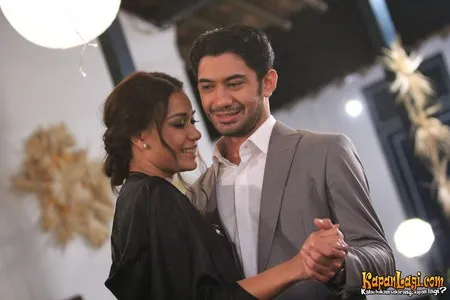 Aih Kemesraan Reza Rahadian Adinia Wirasti Bakal Bikin Cemburu Kapanlagi Com