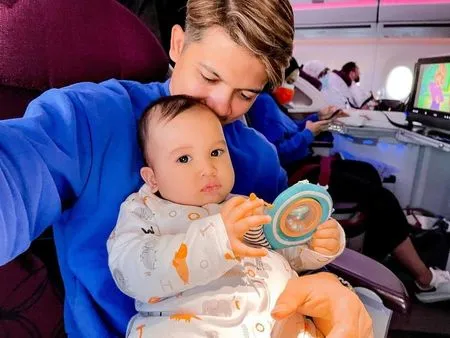 Ajak Sang Buah Hati Jalan-jalan ke Luar Negeri, Ini Potret Irwansyah Momong Baby Ukkasya Saat di Belanda - Suami Idaman Banget