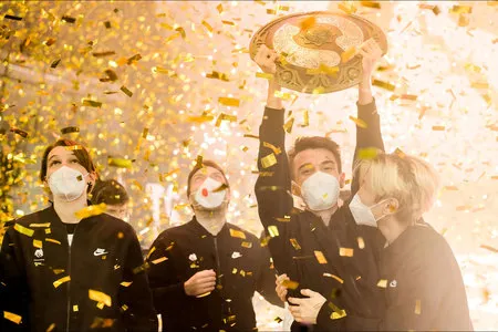 Akhir Tak Terduga! Foto-Foto Team Spirit, Sang Kuda Hitam yang Menang Turnamen E-Sports The International