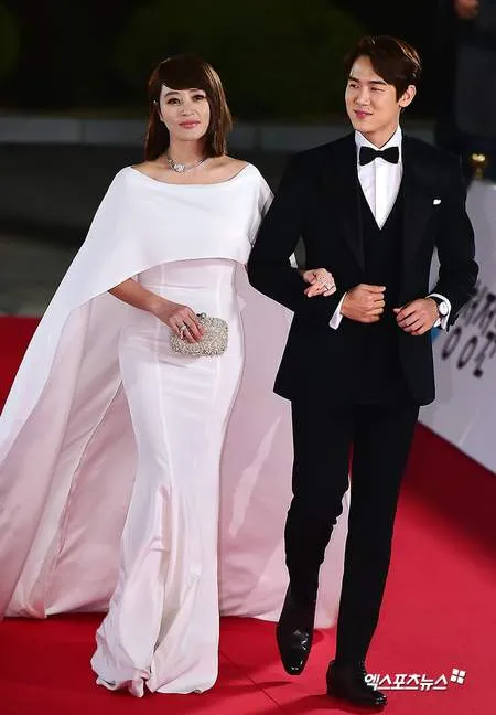 Aktris di Red Carpet Blue Dragon Awards, Ada Yang Pamer Punggung