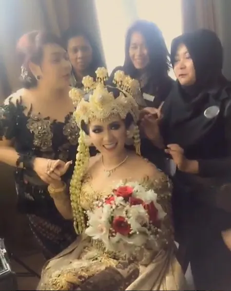 Anggun Bak Princess, Tiara Dewi Pakai Siger Sunda di Akad Nikah