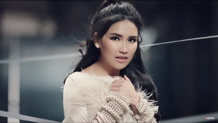 Anggun Dan Cantik Penampilan Ayu Ting Ting Di Video Klip Barunya Kapanlagi Com