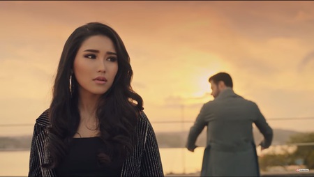 Anggun Dan Cantik Penampilan Ayu Ting Ting Di Video Klip Barunya Kapanlagi Com
