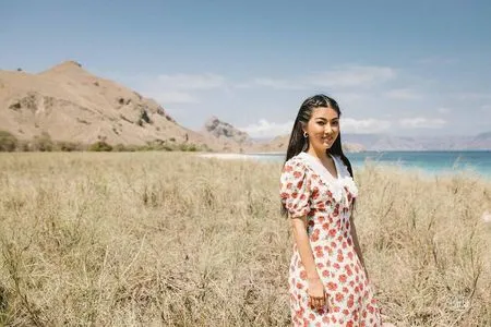 Anti Buka-Bukaan, Intip 9 OOTD Liburan Sarwendah yang Curi Perhatian Netizen - Cantik Pakai Gaun Hingga Celana Kulot