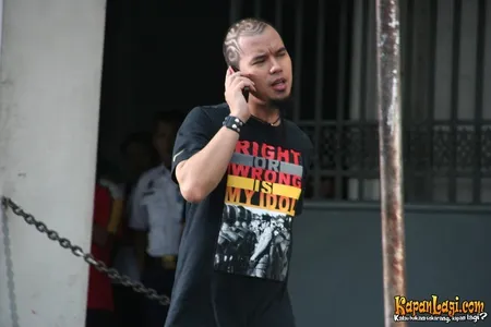 Ahmad Dhani Syuting Video Klip Ahmad Dhani Dalam Proses Video Klip Selir Hati Di Kawasan Kota Tua Kerta Niaga Jakut Kamis 12 11 09 Kapanlagi Com 'selir hati' merupakan lagu yang dirilis pada 2010 oleh t.r.i.a.d, grup musik yang didirikan ahmad dhani. musik kapanlagi com